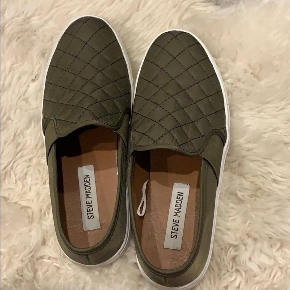 steve madden green tufted cute slip ons